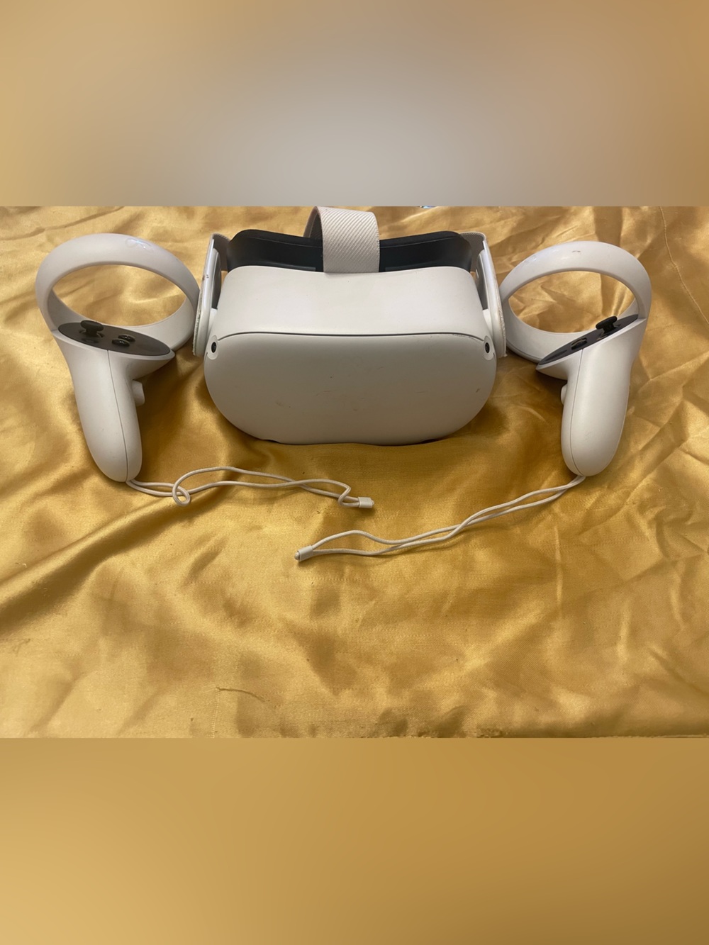 Meta quest 2 White VR Headset with Two White Motion Controllers
